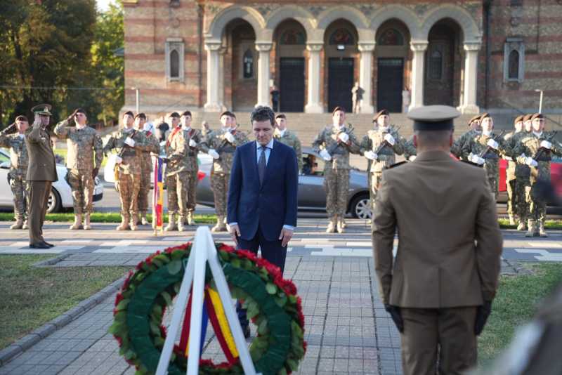Timiș: Președintele Nicușor Dan a depus o coroană de flori la Monumentul 'Crucificare' din Timișoara