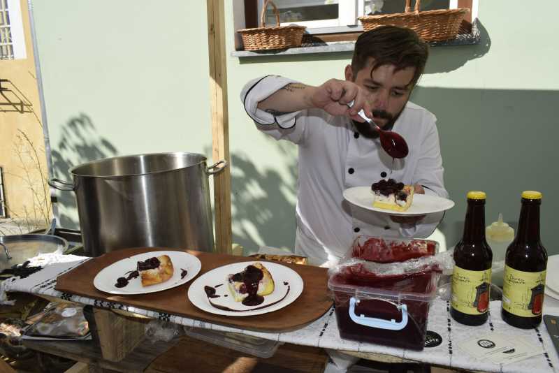 Mureș: Prima ediție a Gastronomica Sighișoara a debutat în Cetatea Medievală - un circuit cu 18 preparate și 'turism lent'